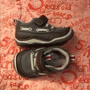 Baby shoes size 4W